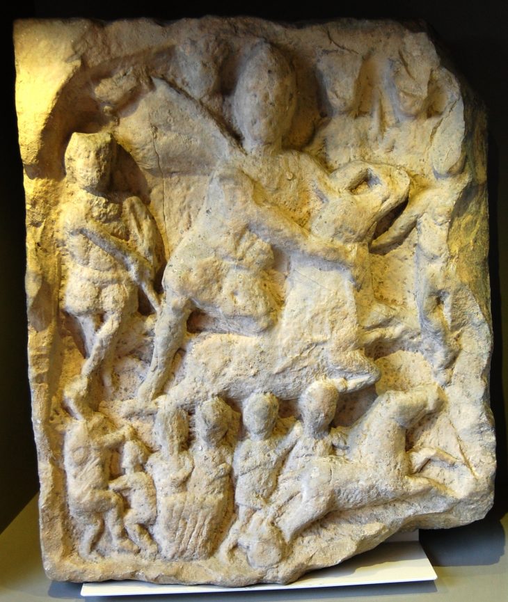 Scène de tauroctonie où Mithra sacrifie un taureau – Yorkshire museum